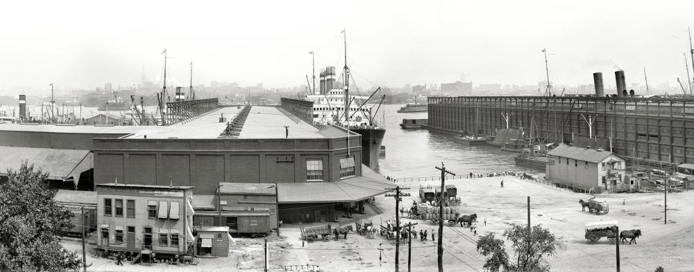 Photo showing: Hoboken Panorama -- Hoboken, New Jersey, circa 1910. Holland America docks and Manhattan skyline. Three-plate panorama showing the S.S. Rotterdam.