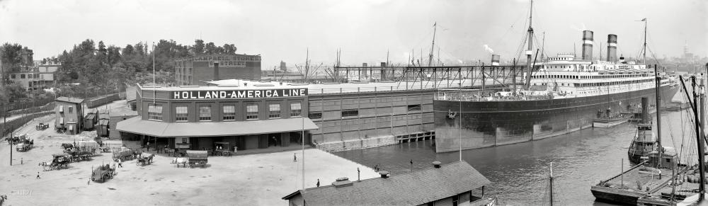 Photo showing: Holland America Panorama -- Hoboken, New Jersey, circa 1910. S.S. Rotterdam at Holland America docks. Panorama of three 8x10 glass plates.