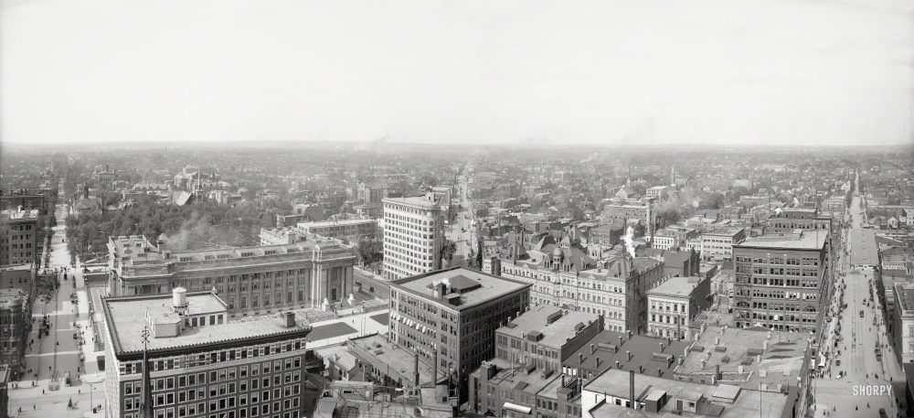 Photo showing: Indyrama -- Indianapolis, Indiana, circa 1905, in a panorama made from two 8x10 inch glass plates.