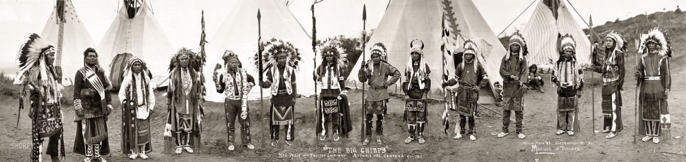 Photo showing: Big Chiefs -- The Big Chiefs -- Nez-Perce and Yakima Indians -- Astoria, Oregon, Centennial -- 1911. Panoramic photo by Marcell of Portland.
