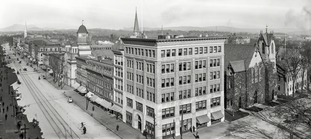 Photo showing: Pittsfield Panorama -- Pittsfield, Massachusetts, circa 1906. North Street from the park.