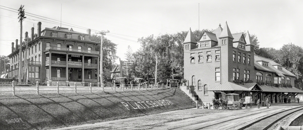 Photo showing: Fouquet House -- 1904. Fouquet House and Delaware & Hudson R.R. station, Plattsburgh, N.Y. Panorama made from two 8x10 glass negatives.