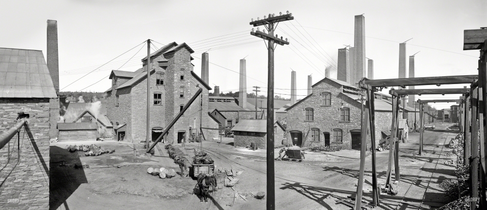 Photo showing: Calumet and Hecla -- Circa 1905. Calumet and Hecla smelters, Lake Linden. The heart of Michigan copper country.