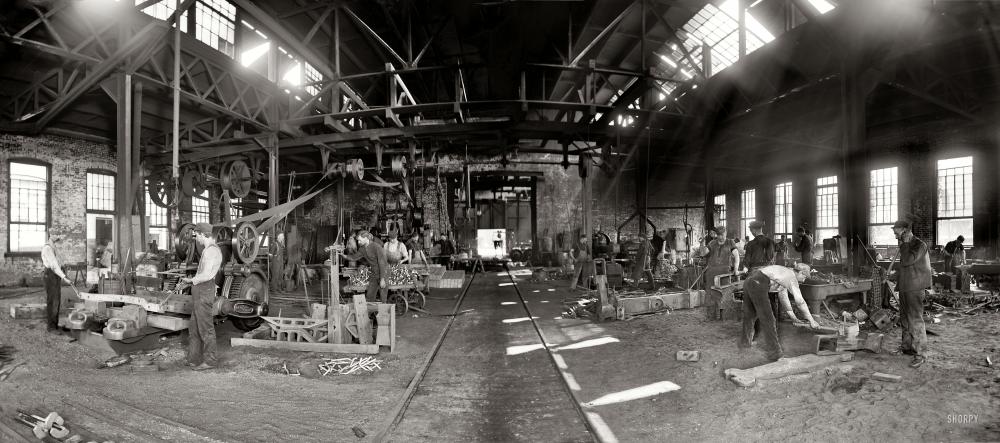 Photo showing: Blacksmiths -- Despatch, New York, circa 1904. Blacksmith shop, Merchants' Despatch Transportation Co. Panorama of two 8x10 glass negatives.