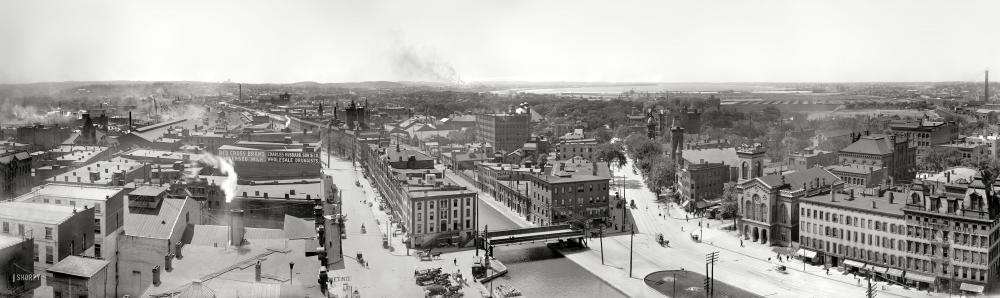 Photo showing: Syracuse Panorama -- Syracuse, New York, circa 1901, in a view of the Erie Canal combining three 8x10 inch glass plates.