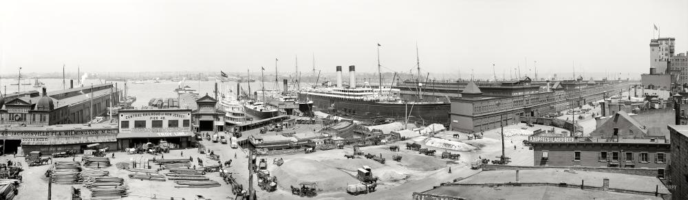 Photo showing: White Star Line Panorama -- Circa 1904. Troy Line piers; RMS Baltic at White Star Line piers. From three 8x10 inch glass negatives.