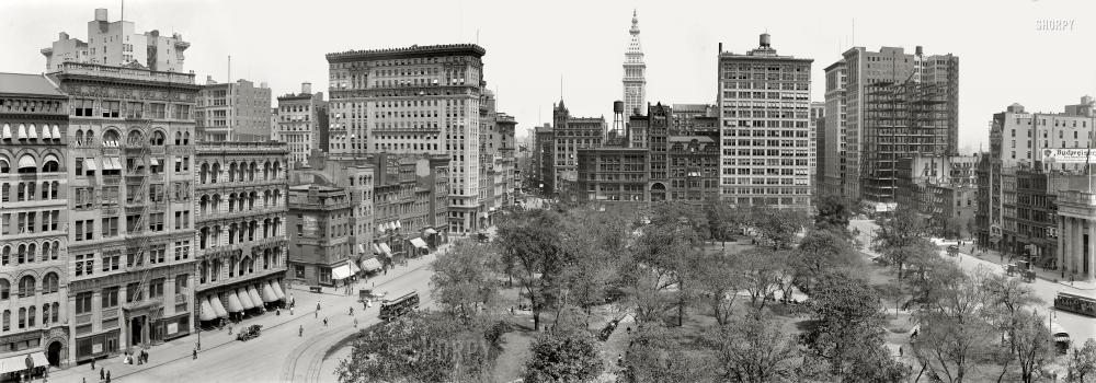 Photo showing: Union Square Panorama -- New York circa 1910. Composite of four 8x10 glass negatives.