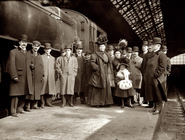 Photo showing: Dressed for Florida -- New York City February 28, 1908. Motorists heading to Race Week at Ormond Beach, Florida.