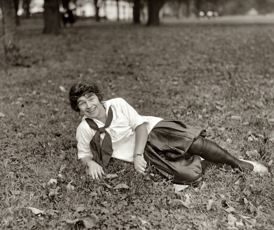 Photo showing: Ballpark Figure -- Washington, D.C. October 10, 1919. Girls' baseball.