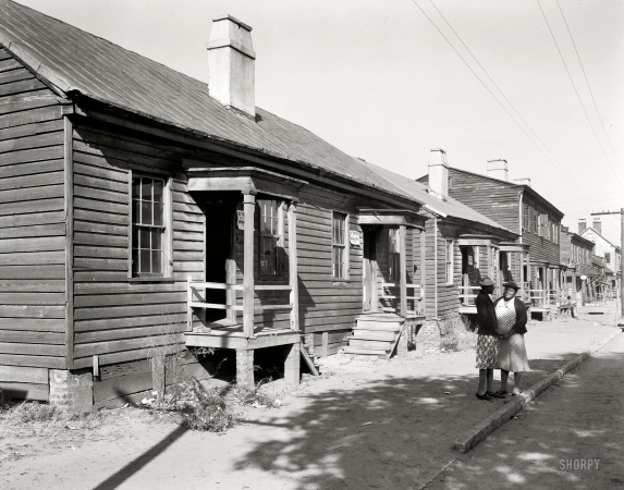 Photo showing: Condemned -- Savannah, Georgia, circa 1939. Row houses built about 1850. Torn down 1940 for Yamacraw Village housing.