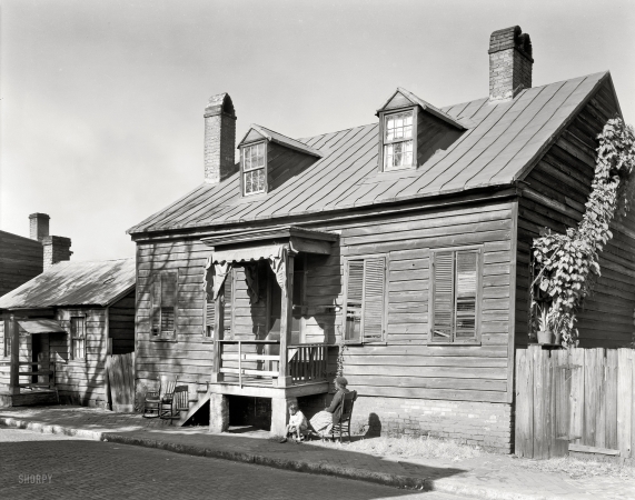 Photo showing: Gaston Street -- Savannah, Georgia, circa 1940. 312 Gaston Street West.