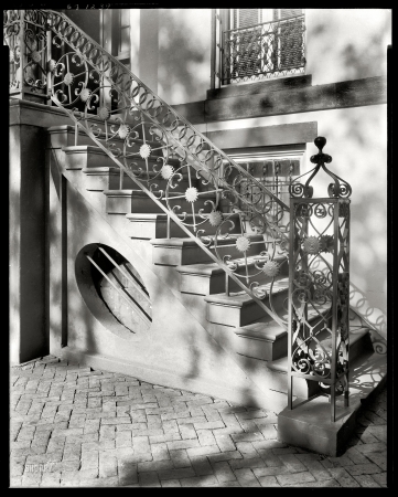 Photo showing: Savannah Steps -- Building dating from the 1850s, 117 Jones Street West, Savannah, Georgia, circa 1939.