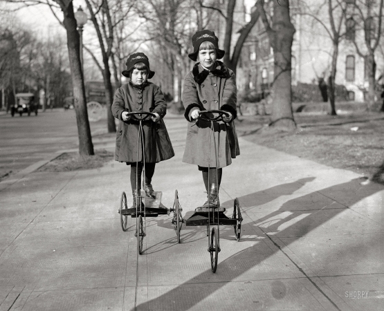 Photo showing: Rita and Ruth -- January 13, 1920. Washington, D.C. Children of Roger Nielsen, Danish Legation.