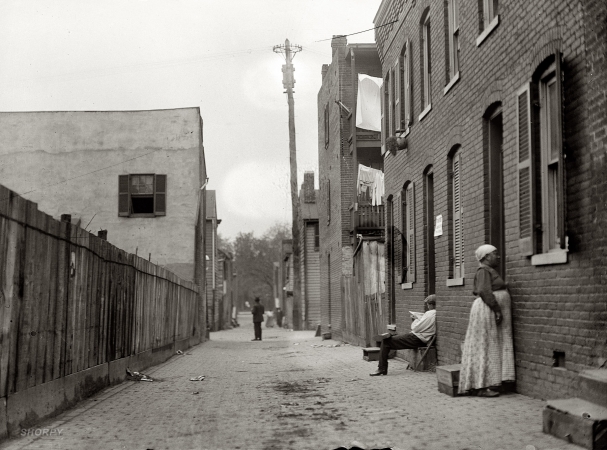 Photo showing: Back Alley: 1914 -- District of Columbia, 1914. Alley clearance. Slum views.