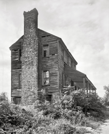 Photo showing: Great Chimney -- Oglethorpe County, Georgia 1939 or 1944. Great Chimney House, Lexington vicinity.