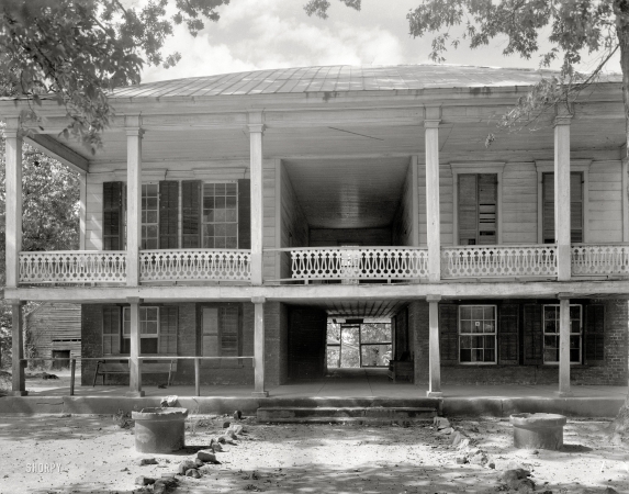 Photo showing: Woods Plantation -- October 1944. Wilkes County, Georgia. Woods Plantation Country House, Washington vicinity.