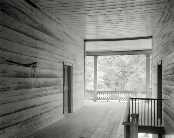 Photo showing: Passageway -- October 1944. Wilkes County, Georgia. Woods Plantation Country House, Washington vicinity.
