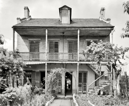 Photo showing: Street View -- New Orleans circa 1937. 837 Gov. Nicholls Street.