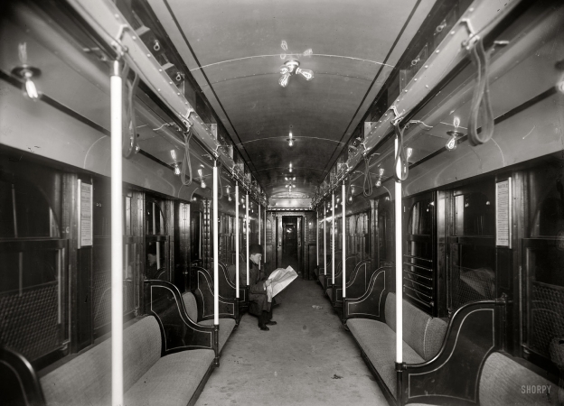 Photo showing: Submariner -- Under the Hudson River circa 1908. Interior of car, N.Y.-N.J. Tunnel.