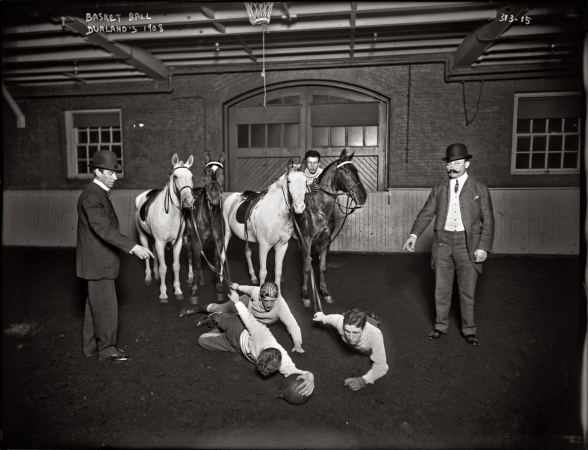 Photo showing: Horseketball -- 1908. Basketball on the tanbark at Durland's Riding Academy in New York.