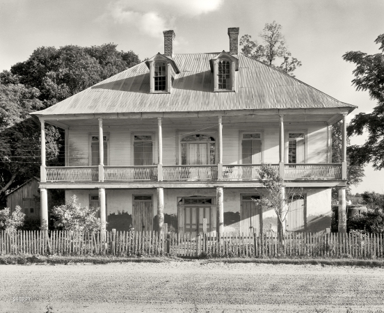 Photo showing: Labatut -- Pointe Coupee Parish, Louisiana, 1938. Labatut, built by Don Evariste de Barra, Spanish grandee, 1800.