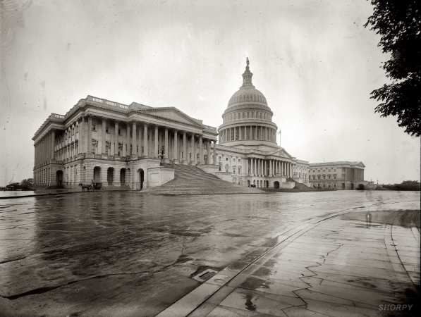 Photo showing: Big Government -- 1908. The East Front of the U.S. Capitol, with the Washington Monument at left.