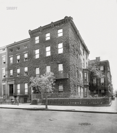 Photo showing: Walls of Ivy -- Manhattan circa 1908. Martin W. Littleton residence, Fifth Avenue.