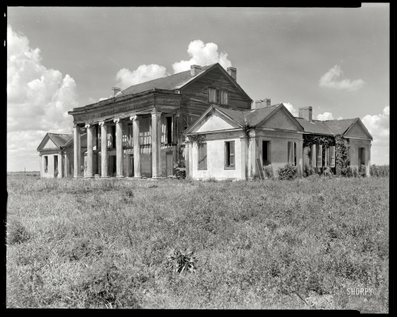 Photo showing: Woodlawn -- Assumption Parish, Louisiana, 1938. Woodlawn Plantation, Napoleonville vicinity. Built 1835 by Col. W.W. Pugh. 