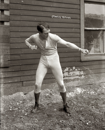 Photo showing: Long John Ketchel -- April 7, 1910. Middleweight champion Stanley Ketchel, aka the Michigan Assassin, in an unusual choice of attire.