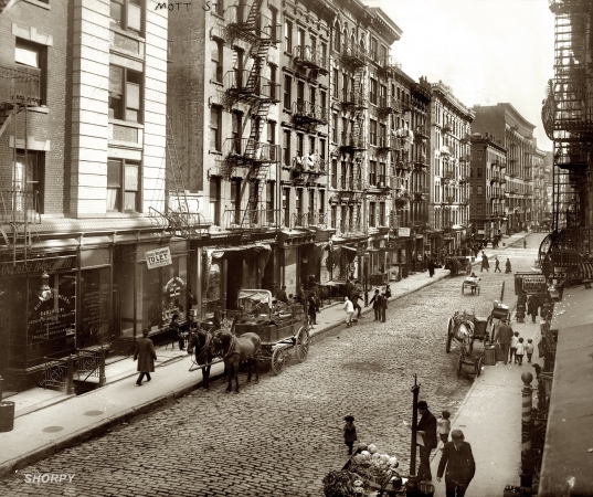 Photo showing: Mott Street, Little Italy -- New York, 1910.