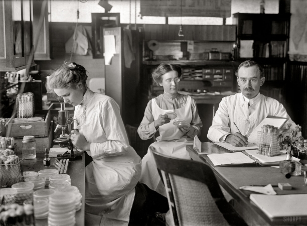 Photo showing: Ladies and Germs: 1912 -- Dr. George Stiles. Bacteriologist at George Washington University who was supposed to have discovered a TB germ.