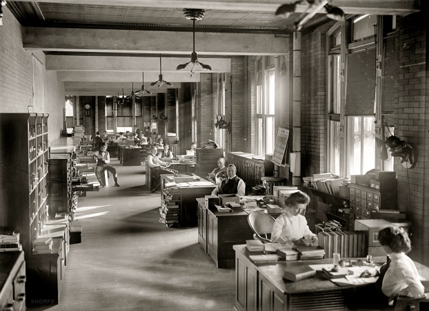 Photo showing: The Pleasant Office -- Government Printing Office, Washington, November 1912.