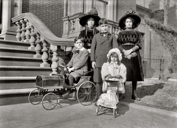 Photo showing: Five Little Naons: 1912 -- Romulo Naon Jr., son of the Argentinean ambassador, and siblings.