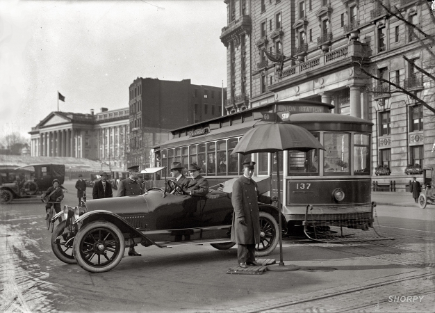 Photo showing: Stop and Go -- Washington, D.C. traffic control, 1913-style. Also, a streetcar equipped with a pedestrian catcher.