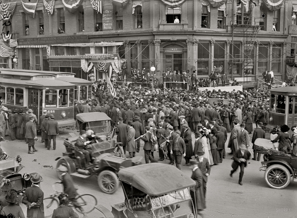 Photo showing: Turning Point -- Feb. 28, 1913. Washington. D.C. Woman suffrage. Greeting hikers arriving from New York.