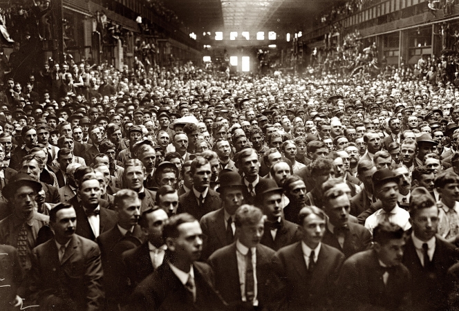 Photo showing: Workers for Taft -- September 24, 1908. West Allis, Wisconsin. Taft crowd at Allis-Chalmers works.