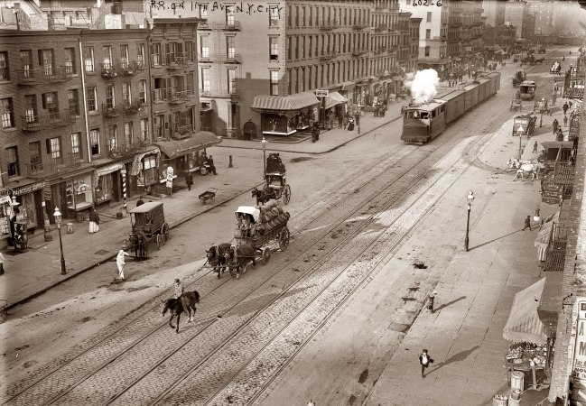 Photo showing: Death Avenue: 1910 -- 11th Avenue, known as Death Avenue for the many pedestrians killed along the New York Central's freight line there.
