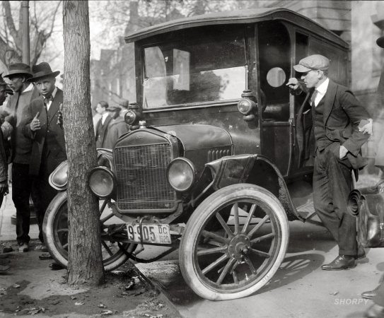 Photo showing: Bad Parking Job -- Autowreck, Sixth and H Streets NW, Washington, D.C. 1920.