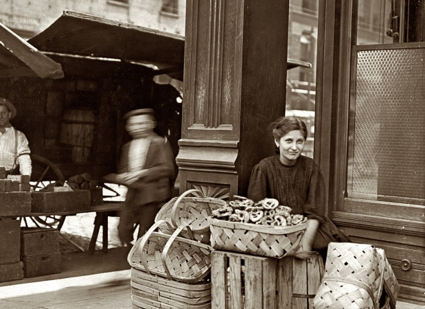 Photo showing: Lena Lochiavo -- Cincinnati, August 1908. Lena Lochiavo, 11 years old, 209 West Sixth Street.