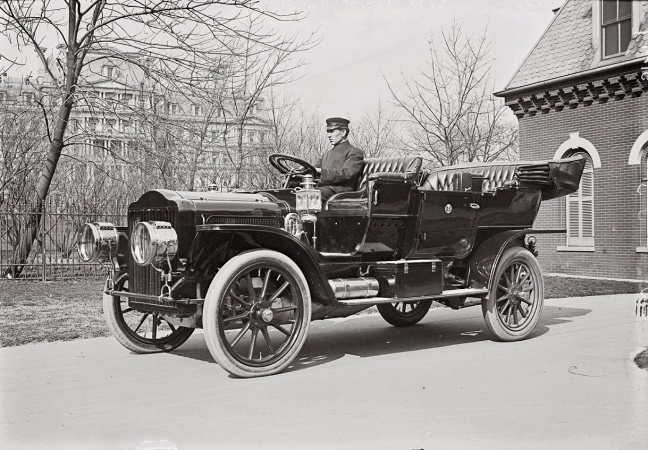 Photo showing: White Model M Steamer -- March 1909. President Taft's White Model M steam-powered touring car on the White House grounds.