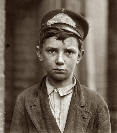 Photo showing: Western Union Messenger -- Richard Pierce, fourteen years of age. Wilmington, Delaware, May 1910.