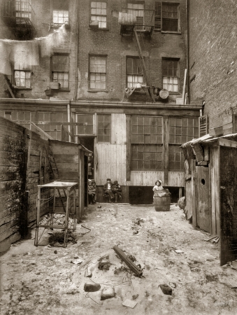 Photo showing: Thompson Street Tenement -- February 1912. Rear view of tenement, 134½ Thompson Street, New York City. 