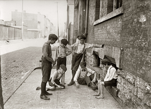 Photo showing: Cincinnati Shooters -- Game of craps. Cincinnati, Ohio. August 1908.