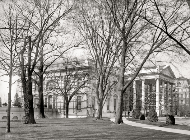 Photo showing: The Whiter House -- March 1915. White House, scaffolding on North Portico and east side.