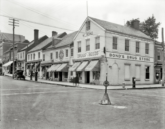 Photo showing: Downtown Fredericksburg -- Fredericksburg, Virginia, circa 1928. Merchants' stores and offices, brick row, Commerce and Main Streets.