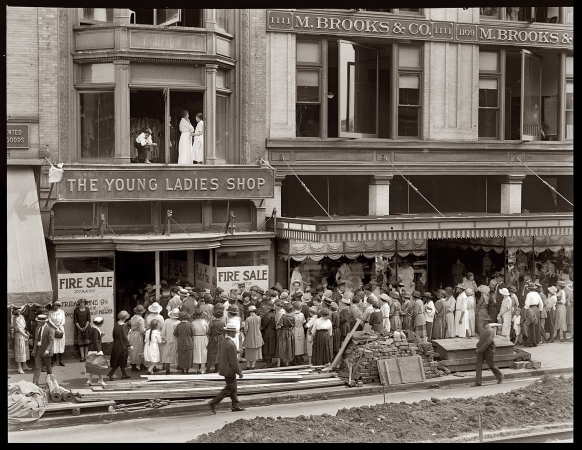 Photo showing: Young Ladies Shop: 1922 -- Conveniently located at 1113 G Street, Washington, D.C.