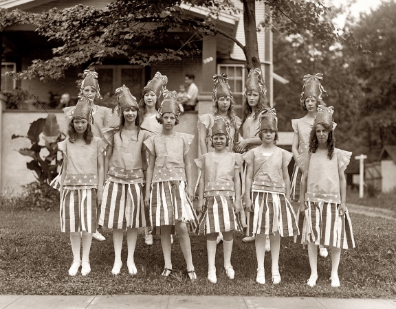 Photo showing: An Old-Fashioned Fourth -- July 4, 1922. Takoma Park neighborhood of Maryland and the District of Columbia.