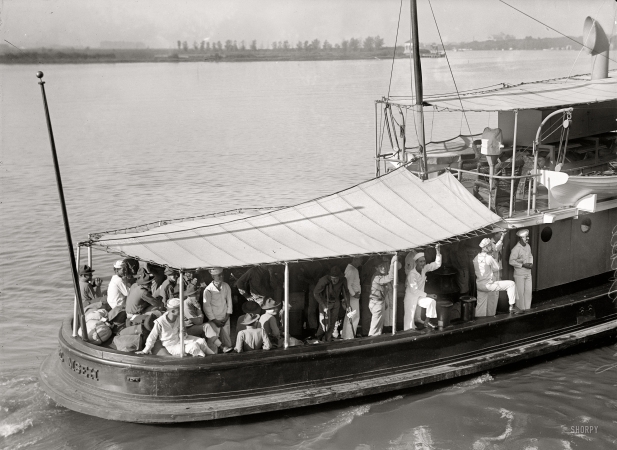 Photo showing: Survivors: 1916 -- U.S.S. Memphis sick brought home by hospital ship Solace.