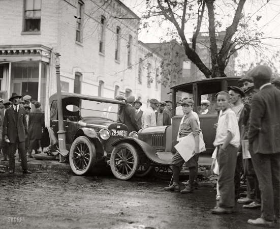 Photo showing: Pardon My Buick -- October 7, 1922. Washington, D.C.  Auto accident, 13th and S.