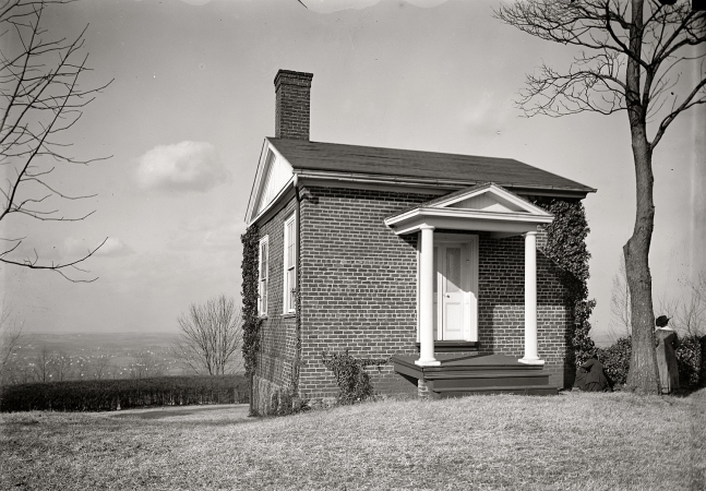 Photo showing: Mini-Monticello -- Circa 1916. The North Pavilion, the last building constructed at Thomas Jefferson's Monticello.